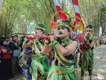 Tradisi Grebeg Suro di Kaki Semeru Lumajang