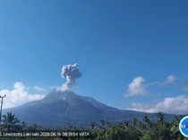Erupsi Gunung Lewotobi Pagi Ini, Bandara Frans Seda Tutup-4 Penerbangan Batal