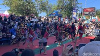 Pawai dongdang dan budaya. Masing-masing perwakilan warga sekitaran pesisir dibagai beberapa kelompok membawa hiasan budaya. Selain warga lokal, perwakilan warga dari sejumlah daerah dan komunitas hadir memberikan sajian budaya khas dan hasil bumi, termqsuk perwakilan nelayan se Pangandaran.