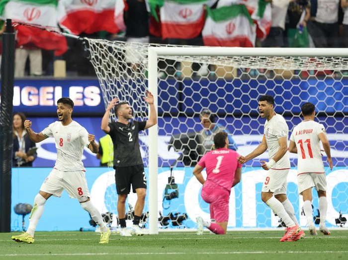 LOS ANGELES, CALIFORNIA - JUNE 15: Mohammad Mohebbi #8 of IR Iran celebrates scoring his teams second goal during the FIFA World Cup 2026 Group G match between IR Iran and New Zealand at Los Angeles Stadium on June 15, 2026 in Los Angeles, Californi