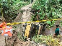 Jembatan di OKU Selatan Ambruk Saat Dilintasi Truk, Akses Warga Putus
