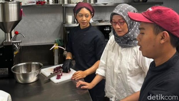 Kedai Pastri Lipat di kawasan Pecinan Pasar Gede yang kini sedang hits di Solo.