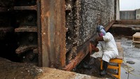 Otoritas Terusan Panama menegaskan bahwa program pemeliharaan rutin merupakan bagian dari komitmen untuk menjaga keselamatan, efisiensi, dan keberlanjutan operasional kanal. Dengan kondisi infrastruktur yang terawat, layanan pelayaran dapat tetap berjalan lancar dan mendukung arus perdagangan internasional. REUTERS/Enea Lebrun