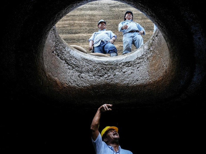Workers of the Panama Canal Authority carry out maintenance work inside the locks' tunnels during a media visit as the Gatun Locks undergo maintenance at the Panama Canal, in Colon, Panama, June 15, 2026. REUTERS/Enea Lebrun     TPX IMAGES OF THE DAY