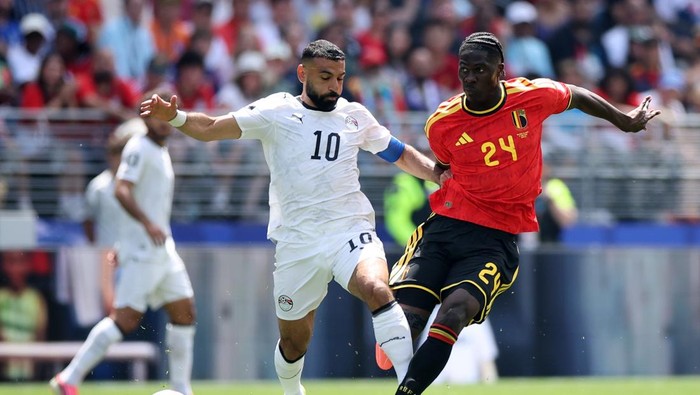 SEATTLE, WASHINGTON - JUNE 15: Amadou Onana #24 of Belgium is challenged by Mohamed Salah #10 of Egypt during the FIFA World Cup 2026 Group G match between Belgium and Egypt at Seattle Stadium on June 15, 2026 in Seattle, Washington. (Photo by Alex G