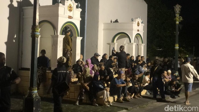 Suasana jelang prosesi mubeng beteng Jogja.