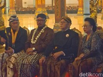 2 Raja Keraton Solo Hadiri Prosesi Kirab Malam 1 Suro