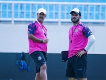 Arema FC Pertahankan Marcos Santos dan Andre Caldas untuk Musim Depan
