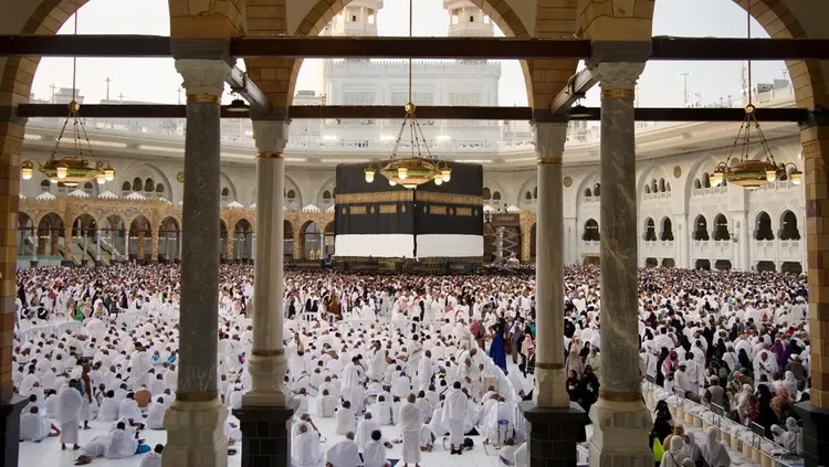 Foto: Kiswah Kabah Diganti buat Sambut Tahun Baru Islam