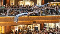 Aksi Flying Trapeze Meriahkan Libur Sekolah di Jakarta