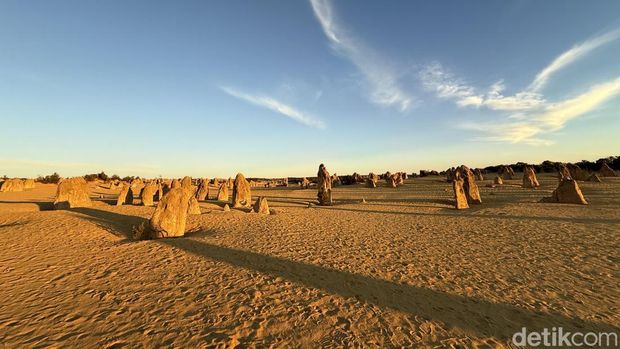 Pinnacles Desert di Taman Nasional Nambung, Australia Barat