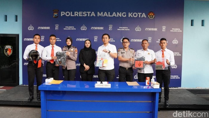 Polisi memberikan keterangan usai pengungkapan kasus