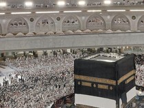 Kabah Bersolek dengan Kiswah Baru