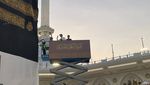 Kabah Bersolek dengan Kiswah Baru