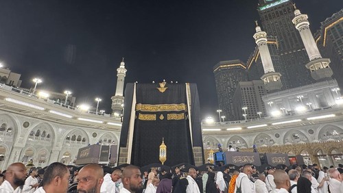 Prosesi pergantian kiswah Kabah, Senin (16/6/2026) dini hari waktu Arab Saudi.