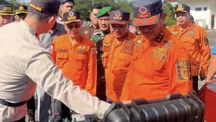 Saat BPBD Lamandau mengecek peralatan kesiapan karhutla.