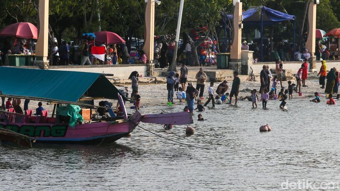 Ada kado istimewa bagi warga ibu kota dalam rangka menyambut perayaan HUT ke-499 Kota Jakarta. Masyarakat dapat masuk Ancol gratis selama tiga hari. Program masuk Ancol gratis ini diberlakukan secara khusus selama tiga hari penuh, yakni pada tanggal 22, 27, dan 28 Juni 2026. Seluruh pemegang KTP/KIA Jakarta dapat menikmati kawasan Ancol Taman Impian secara gratis.