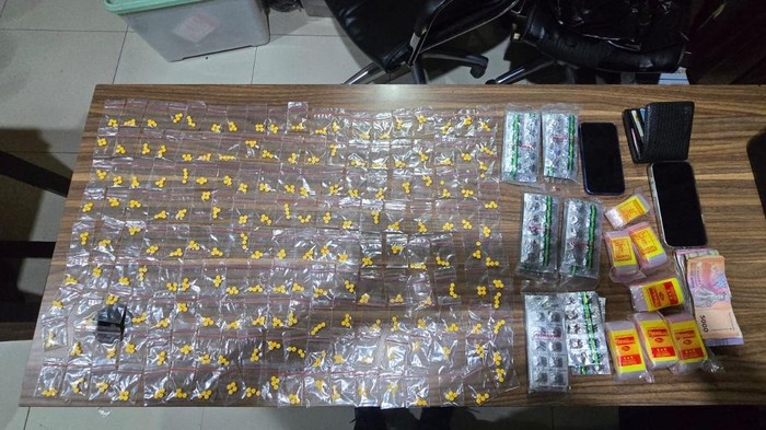 Sebanyak 1.232 butir obat daftar G disita Satresnarkoba Polres Metro Bekasi.