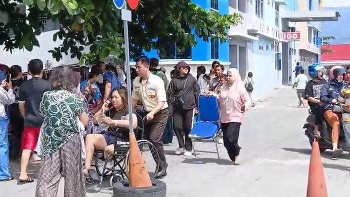 Sejumlah pasien RS Samaritan Palu dievakuasi imbas gempa M 6,7.