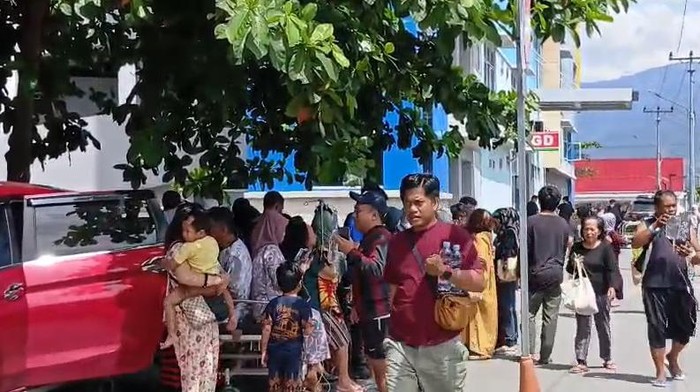 Sejumlah pasien RS Samaritan Palu dievakuasi imbas gempa M 6,7.