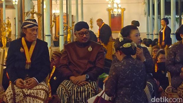 Suasana di Sasana Sewaka ketika dua kubu menggelar Prosesi Kirab Malam 1 Suro, Selasa (16/6/2026) Suasana di Sasana Sewaka ketika dua kubu menggelar Prosesi Kirab Malam 1 Suro, Selasa (16/6/2026)