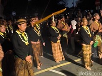 Viral Pria Pakai Kebaya Ikut Kirab 1 Suro, Puro Mangkunegaran Bantah Beri Izin