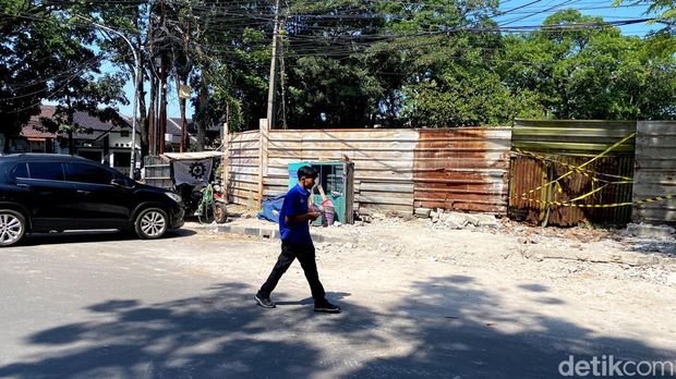 Suasana usai garasi trotoar di Bandung dibongkar Suasana usai garasi trotoar di Bandung dibongkar