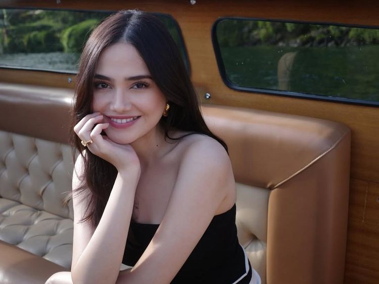 Syifa Hadju Anggun Bergaun Hitam, Bahagia Diajak El Rumi ke Danau Como
