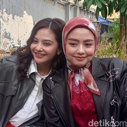 Lagu T2 Nge-hits Lagi, Tika dan Tiwi Curhat Gak Dikenali Gen Z