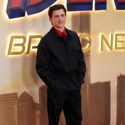 Tom Holland Akui Dijauhkan Marvel Terkait Avengers