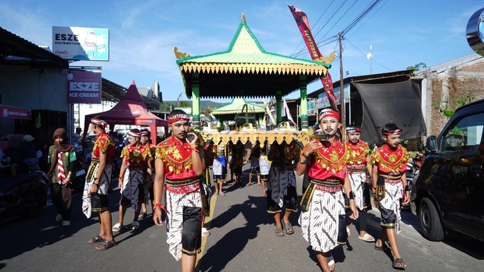 Upacara adat ngetung batih di Trenggalek