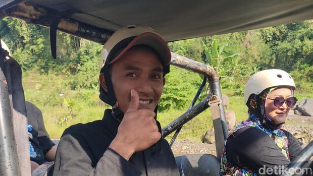 Wisata Lava Tour Merapi di Kabupaten Sleman, Daerah Istimewa Yogyakarta. Wisata Lava Tour Merapi di Kabupaten Sleman, Daerah Istimewa Yogyakarta.