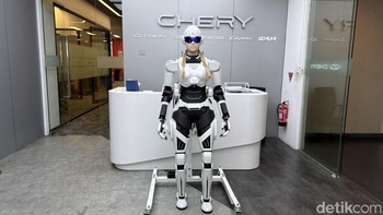 Mornine merupakan robot humanoid AiMOGA dengan tinggi sekitar 167 cm dan bobot 70 kg. Foto: Adi FR/detikINET