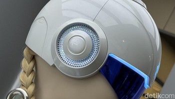 Robot ini mendukung lebih dari 10 bahasa sehingga dapat berinteraksi dengan pengguna dari berbagai negara. Foto: Adi FR/detikINET