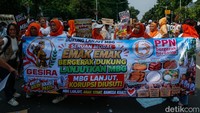 Massa menegaskan bahwa perbaikan tata kelola program lebih diperlukan dibandingkan penghentian program yang dinilai memiliki manfaat besar bagi masyarakat. Aksi berlangsung tertib dengan pengawalan aparat keamanan di sekitar lokasi demonstrasi.