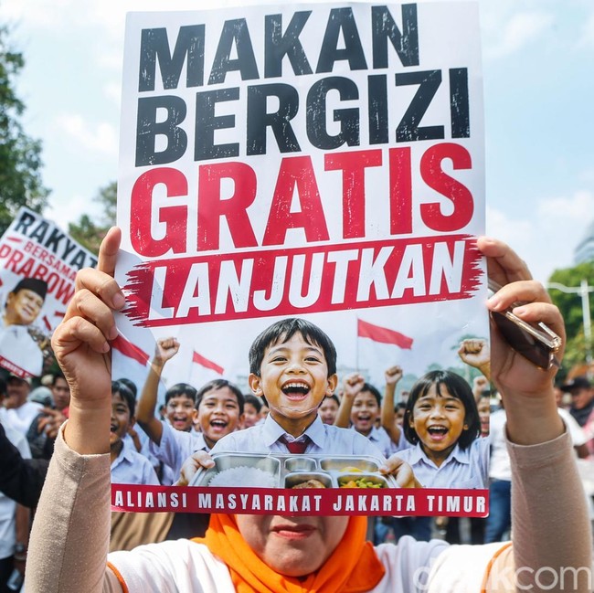 Aksi di Patung Kuda, Massa Minta Program MBG Tetap Berjalan