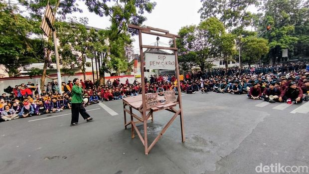 Aksi mahasiswa di Bandung Aksi mahasiswa di Bandung