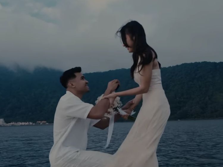 Manis! Asnawi Mangkualam Lamar Yuriska Patricia