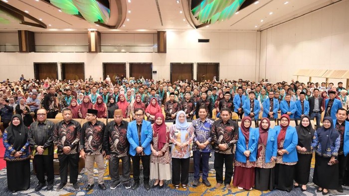 Bupati Gowa Sitti Husniah Talenrang saat menghadiri ramah tamah Wisudawan/wati Ke-118 dan 119 Fakultas Ushuluddin dan Filsafat UIN Alauddin Makassar. Dokumen Istimewa