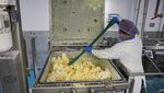 Dari Balok hingga Keju Parut, Intip Proses Produksi Keju Skala Industri di Inggris