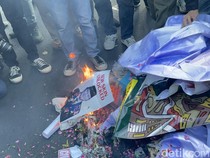 Bakar Poster Prabowo, Demo Mahasiswa di Grahadi Surabaya Bubar