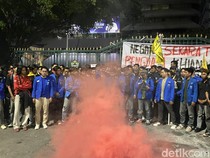 Mahasiswa Demo di Kantor Gubernur Jateng Bubarkan Diri