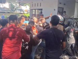 Demo Depan Kantor DPRD Makassar Ricuh, Pendemo Ngaku Dipukul Oknum Satpol PP