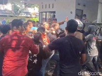 Video: Demo Tolak Relokasi PKL di Makassar Berlangsung Ricuh