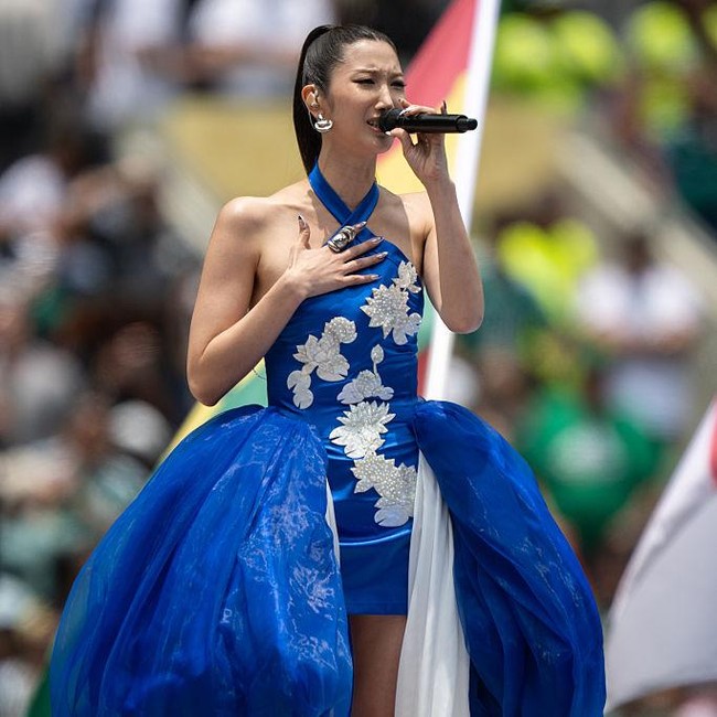 7 Gaya EJAE Pakai Sneakers di Opening Piala Dunia 2026, Alasannya Bikin Salut