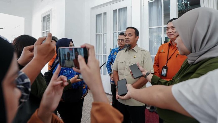 Gubernur Sulsel Andi Sudirman Sulaiman menjadi responden Sensus Ekonomi 2026.