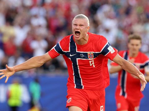Erling Haaland tampil menggila dan menjadi bintang kemenangan Norwegia saat menghajar Irak 4-1 pada laga perdana Grup I Piala Dunia 2026 di Boston Stadium, Massachusetts, Rabu (17/6/2026) pagi WIB. Striker andalan Norwegia itu mencetak dua gol pada babak pertama untuk membawa timnya mengawali turnamen dengan hasil meyakinkan sekaligus memimpin klasemen sementara grup. REUTERS