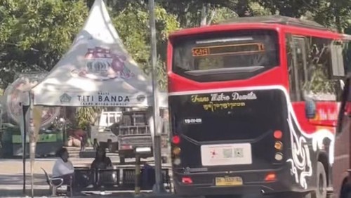 Tangkapan layar kondisi halte Titi Banda, Denpasar. (dok. akun Threads @leandraerdina)