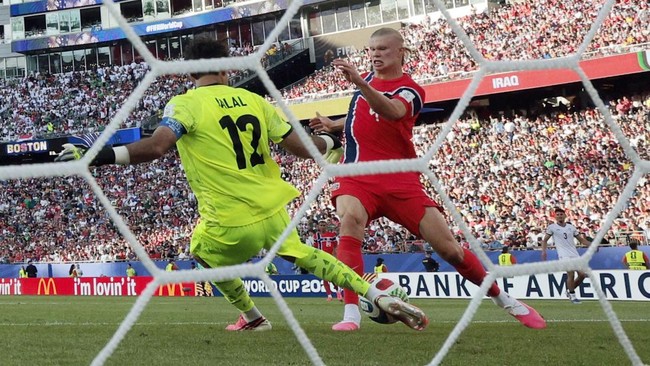 Haaland 2 Gol, Norwegia Ungguli Irak 2-1 di Babak Pertama