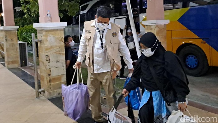 Jemaah haji Aceh Kloter 2 tiba di Asrama Haji Kelas I Aceh. (Foto: Agus Setyadi/detikSumut)